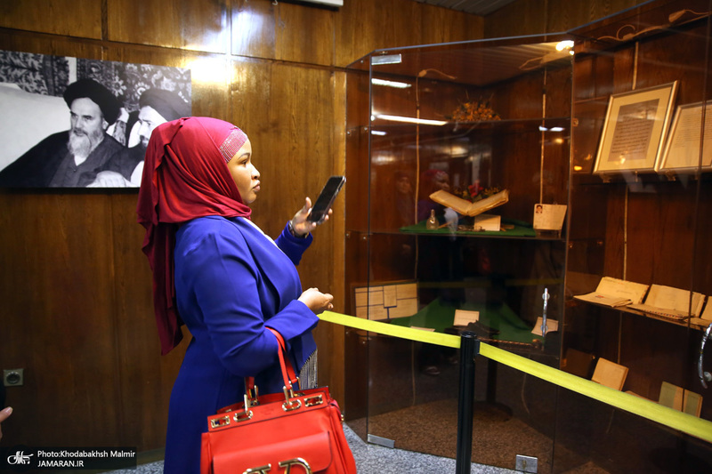 بازدید مشاور رسانه ای رئیس جمهور کشور کنگواز بیت امام خمینی (س) در چماران