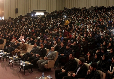 دانشجو پیشقراول آگاهی عمومی
