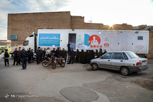 ویزیت رایگان مردم جهت پیشگیری از کرونا در مناطق محروم قم + تصاویر