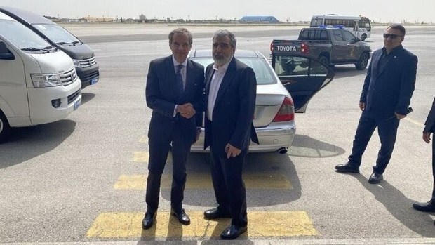 گروسی تهران را ترک کرد + عکس