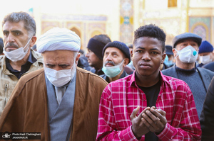 مراسم تشییع مرحوم حاج عیسی جعفری خادم امام خمینی (ره) در حرم حضرت معصومه (س)