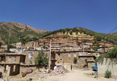 طرح بومگردی روستای پیاوین با حفظ بافت قدیمی اجرا می‌شود