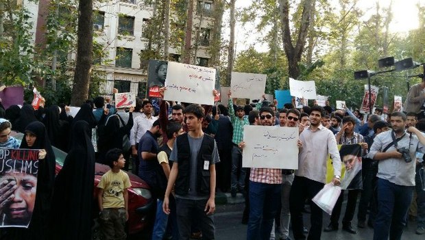 تجمع دانشجویان تهران مقابل دفتر سازمان ملل در اعتراض به نسل کشی مسلمانان میانمار