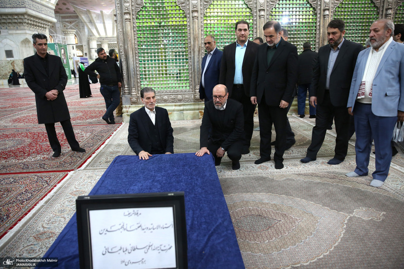 تجدیدمیثاق رئیس و جمعی از کارکنان بنیاد مستضعفان با امام راحل