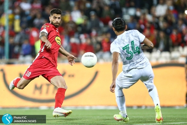 نحوه عجیب انتقال بازیکن مصدوم پرسپولیس به بیمارستان!+ ویدیو