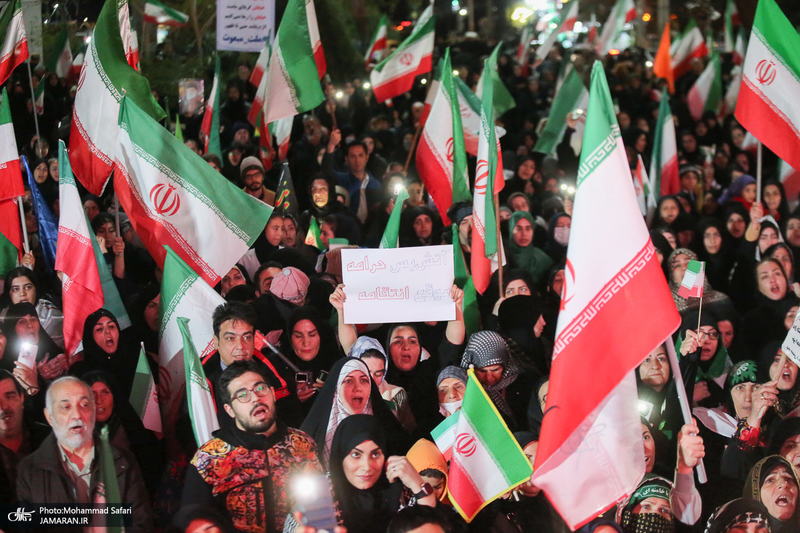 حرکت دسته مردمى پرچمداران ایران به مناسبت روز جمهوری اسلامی ایران-۲