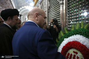 تجدید میثاق رئیس و جمعی از نمایندگان مجلس شورای اسلامی با آرمان‌های امام خمینی(س)-2