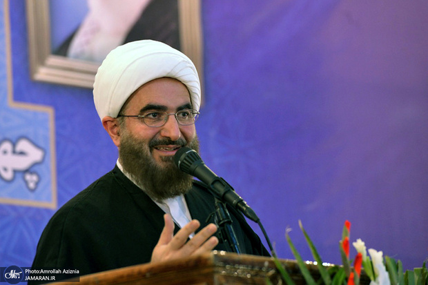 علی‌اکبری، امام جمعه موقت تهران: رعایت قواعد زیست عفیفانه در جامعه برای داشتن خانواده سالم، ضروری است/ خانواده در «ناموس خلقت» طراحی شده است/ وقتی عفت در جامعه رعایت شود، تقاضا برای ازدواج به صورت طبیعی افزایش یافته و جوانان به ازدواج روی می‌آورند