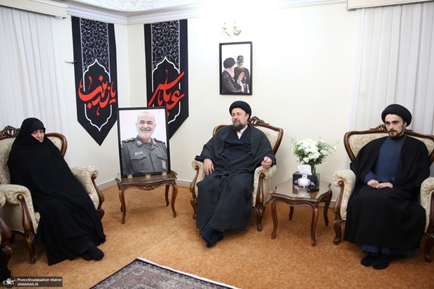 آیت اللہ سید حسن خمینی کی شہید سپہبد حسین سلامی کے اہلِ خانہ سے تعزیت