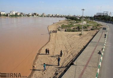 جاده ساحلی اهواز بدلیل شکستگی خط فاضلاب منازل ارتش بسته شد