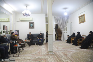 حضور آیت الله سید حسن خمینی در منزل پدر شهید موسوی