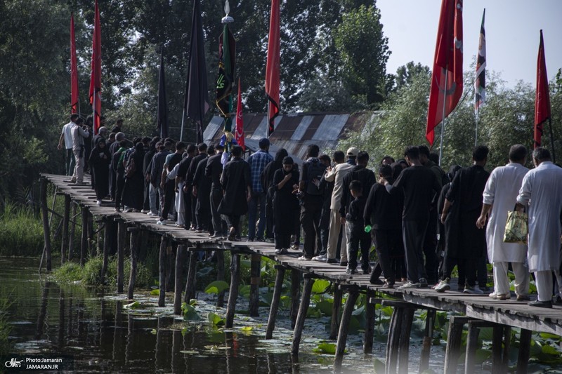 عزاداری سنتی کشمیری‌ها روی قایق