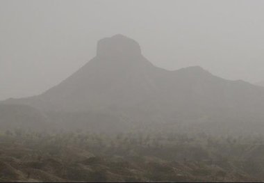 غبار می بارد ، سبزینه زاگرس مکدر و آبی آسمان نادیدنی