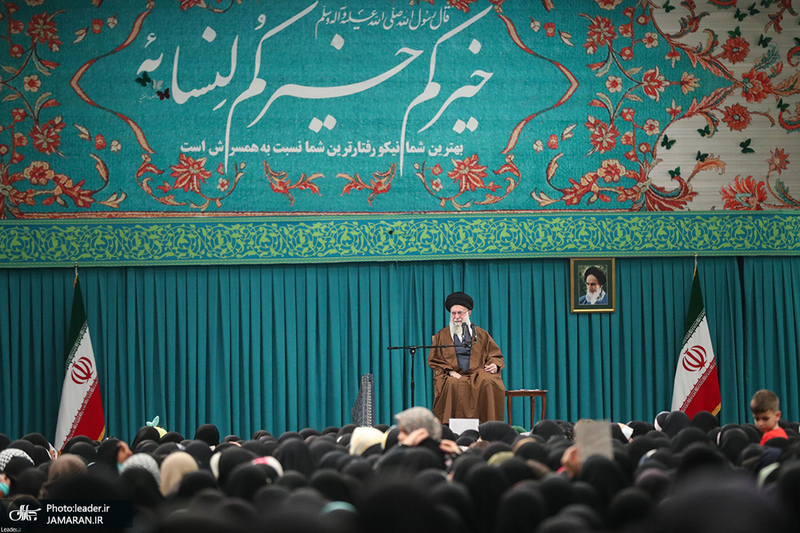 دیدار هزاران نفر از زنان و دختران با رهبر معظم انقلاب