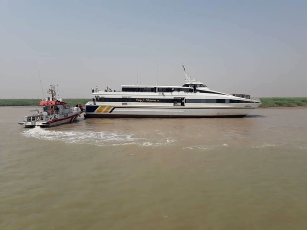 کشتی مسافربری ایران-کویت حوالی اروندکنار به گِل نشست