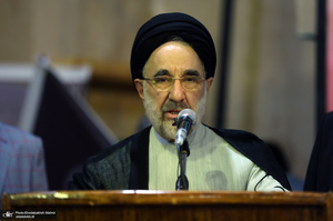 مراسم وداع با پیکر حجت الاسلام و المسلمین سید محمود دعایی در حسینیه جماران -3