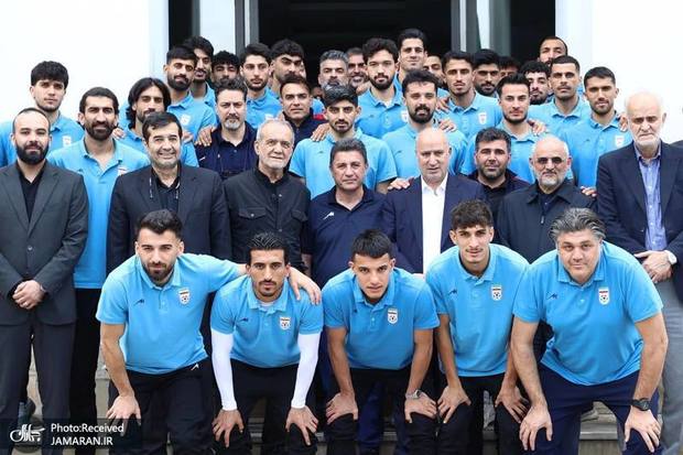 در دیدار اعضای تیم ملی فوتبال با رییس جمهور: برای نام ایران بجنگید+ عکس