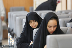 نشست خبری نمایشگاه «حضور صد ساله خورشید» در قم