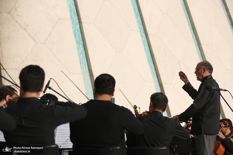 اجرای ارکستر سمفونیک تهران در برج آزادی