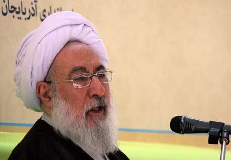 امام جمعه تبریز: افزایش خریدهای خارجی تضعیف تولیدات داخلی را سبب می شود