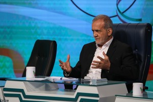 تصاویری از حضور مسعود پزشکیان در میزگرد فرهنگی + حاشیه ها