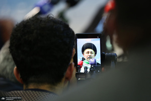 دیدار وزیر و جمعی از کارکنان وزارت راه و شهرسازی با سید حسن خمینی