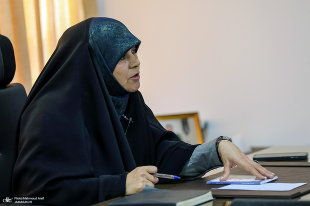 سکینه سادات پاد، وکیل: برخورد مبتنی بر عدم پذیرش تکثر و نفی ارزش‌ها و داشته‌های عرفی ایرانی، مانع جدی برای حل مسائل اجتماعی شده/ این تفکر توانسته برخی از مؤلفه‌های قدرت را کسب کند/ نمونه‌هایش قانون حجاب و گشت ارشاد و کلینیک‌های ترک بی‌حجابی است