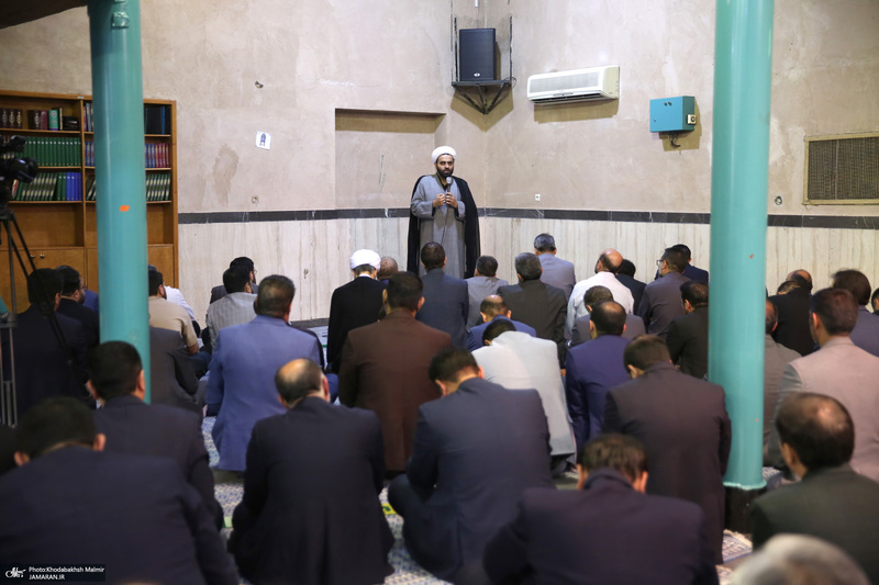 تجدید عهد با آرمان‌های امام خمینی(ره) و بزرگداشت شهدای خدمت در حسینیه جماران