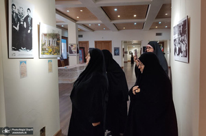 حضور اقشار مختلف مردم به مناسبت دهه فجر در بیت تاریخی امام خمینی (س)