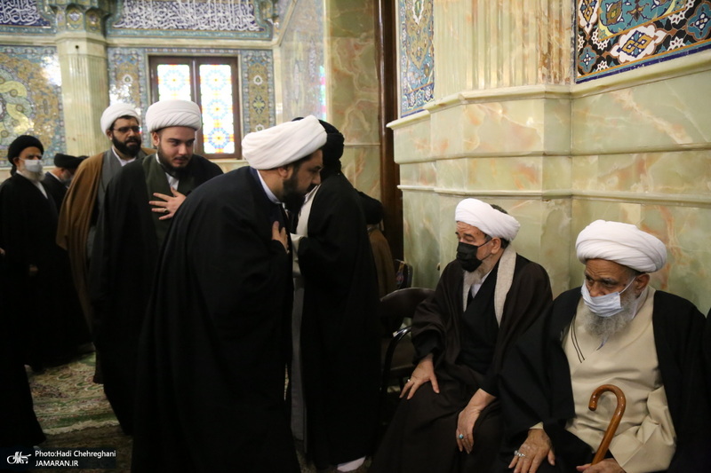 حضور مراجع و علما در مسجد امام حسن عسکری(ع) در پی ارتحال آیت الله العظمی صافی(ره)