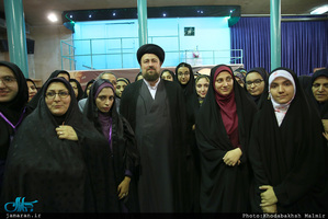 دیدار برگزیدگان هجدهمین کنگره پرسش مهر ریاست جمهوری با یادگار امام