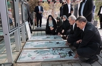 حضور پزشکیان بر مزار شهدای تجاوز رژیم صهیونیستی علیه ایران (5)