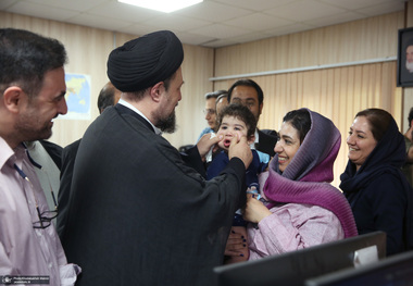 بازدید سید حسن خمینی از موسسه مطبوعاتی ایران