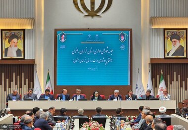 عضو هیات‌رئیسه اتاق بازرگانی خراسان رضوی: 
پروازهای شبانه و آلودگی ۲۴ ساعته هوای مشهد، زندگی شهروندان را مختل کرده است/بلاتکلیفی پروژه‌ها مشکلات مشهد را تشدید می کند