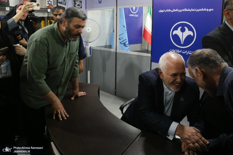 مراسم چاپ هفتم خاطرات ۸ساله محمدجواد ظریف