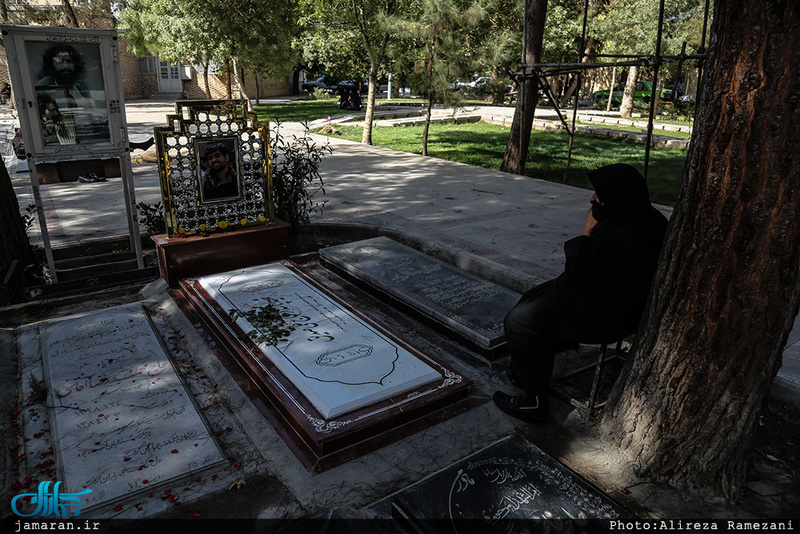 غبارروبی و عطرافشانی قبور مطهر شهدا 