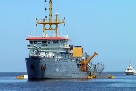 لایروبی اسکله بندر لاور بوشهر آغاز شد