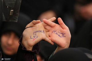 دیدار جمعی از رأی اولی‌ها و خانواده‌های شهدا با رهبر معظم انقلاب