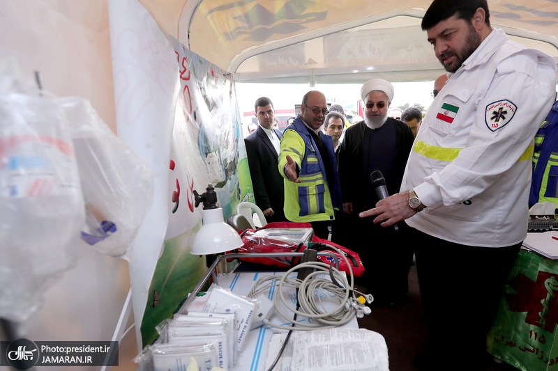 بازدید روحانی از ایستگاه سلامت اورژانس و پایگاه امداد و نجات جاده ای