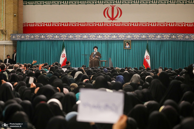 دیدار جمعی از رأی اولی‌ها و خانواده‌های شهدا با رهبر معظم انقلاب