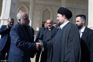 دیدار سرپرست و کارکنان وزارت خارجه باسید حسن خمینی در حرم مطهر امام خمینی (س)