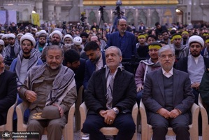 گردهمایی مسئولین بسیج دانشجویی و طلاب بسیجی در حرم امام با سخنرانی رئیس‌جمهور پزشکیان (33)