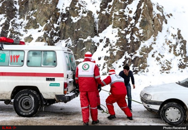 نجات ۲۳۰ نفر گرفتار در برف و کولاک در شهرستان الیگودرز