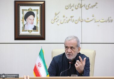 پزشکیان: پزشکان نجات‌بخش محله، جامعه و منطقه خود باشند