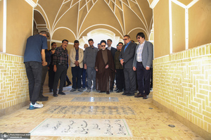 حضور سید محمد خاتمی بر مزار آیت الله سید روح الله خاتمی (ره)