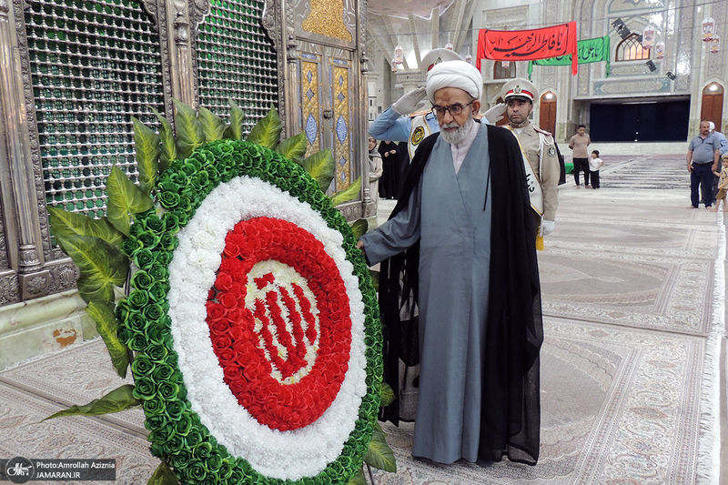 ادای احترام جمعی از علمای نجف نسبت به مقام شامخ حضرت امام خمینی (س)