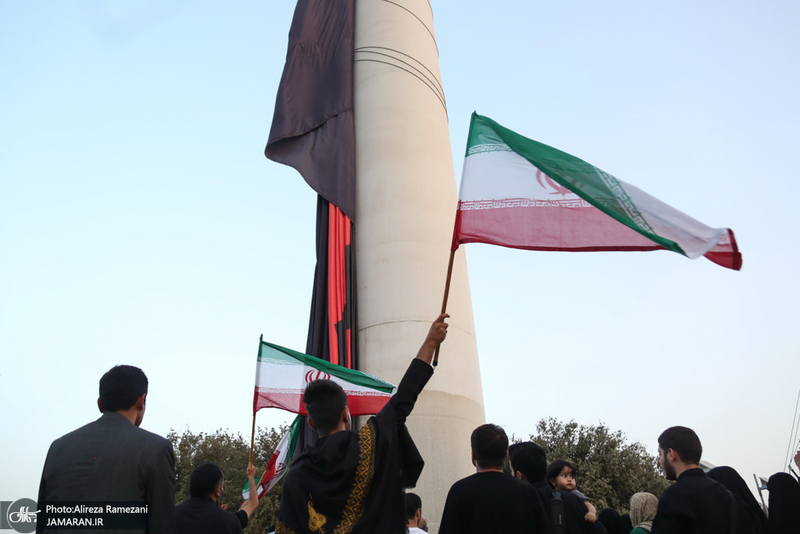 مراسم اهتزاز بزرگترين پرچم عزاداری در تهران