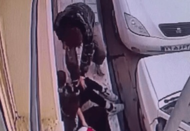 جزییات سرقت موبایل با ساطور در مشهد! + فیلم