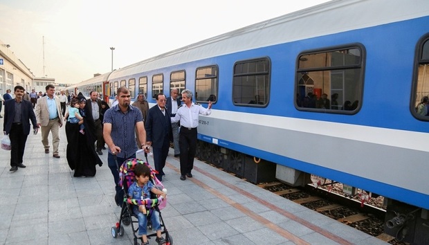 سه رام قطار مسافران را به جمکران منتقل می کند
