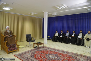 عمامه گذاری طلاب در روز میلاد پیامبر اکرم (ص) و امام صادق (ع) توسط مراجع تقلید